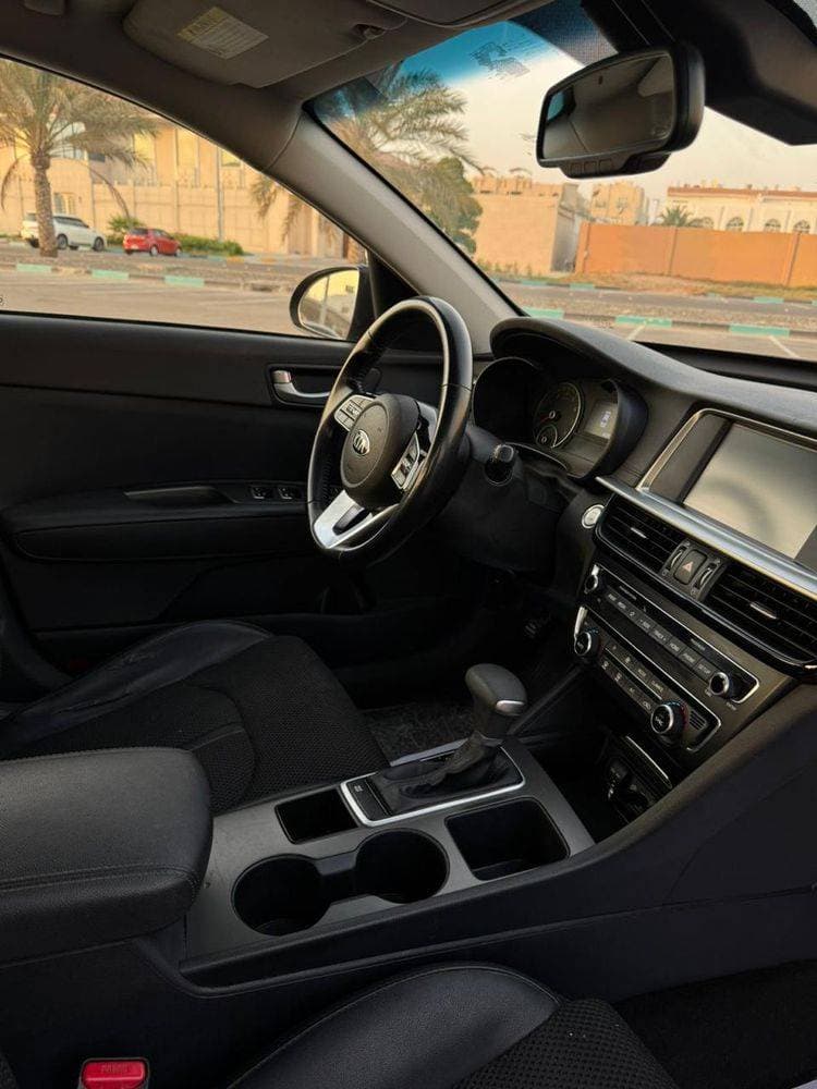 2019 Kia Optima thumbnail 2