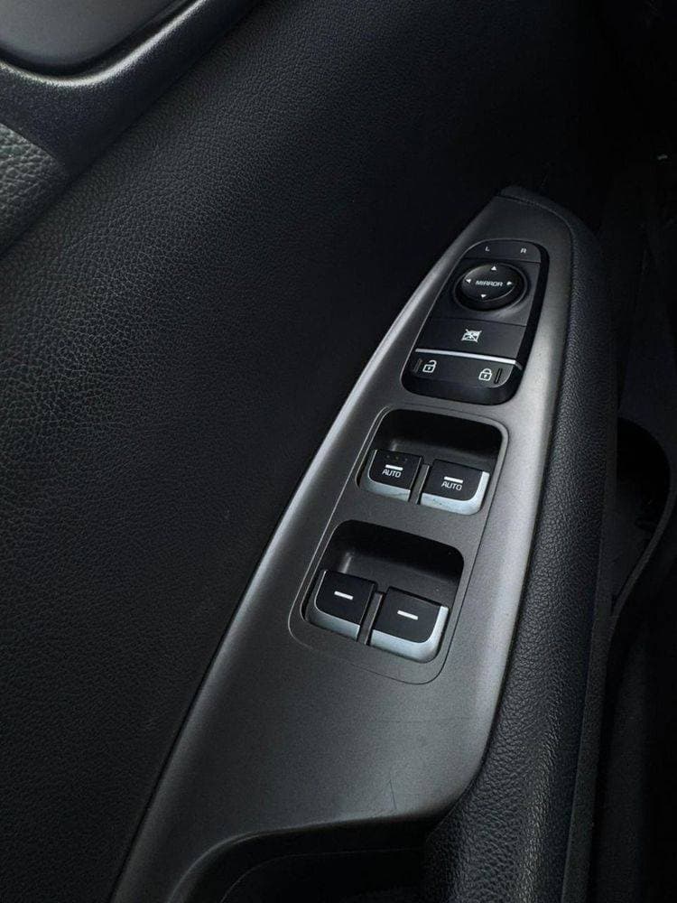 2019 Kia Optima thumbnail 5