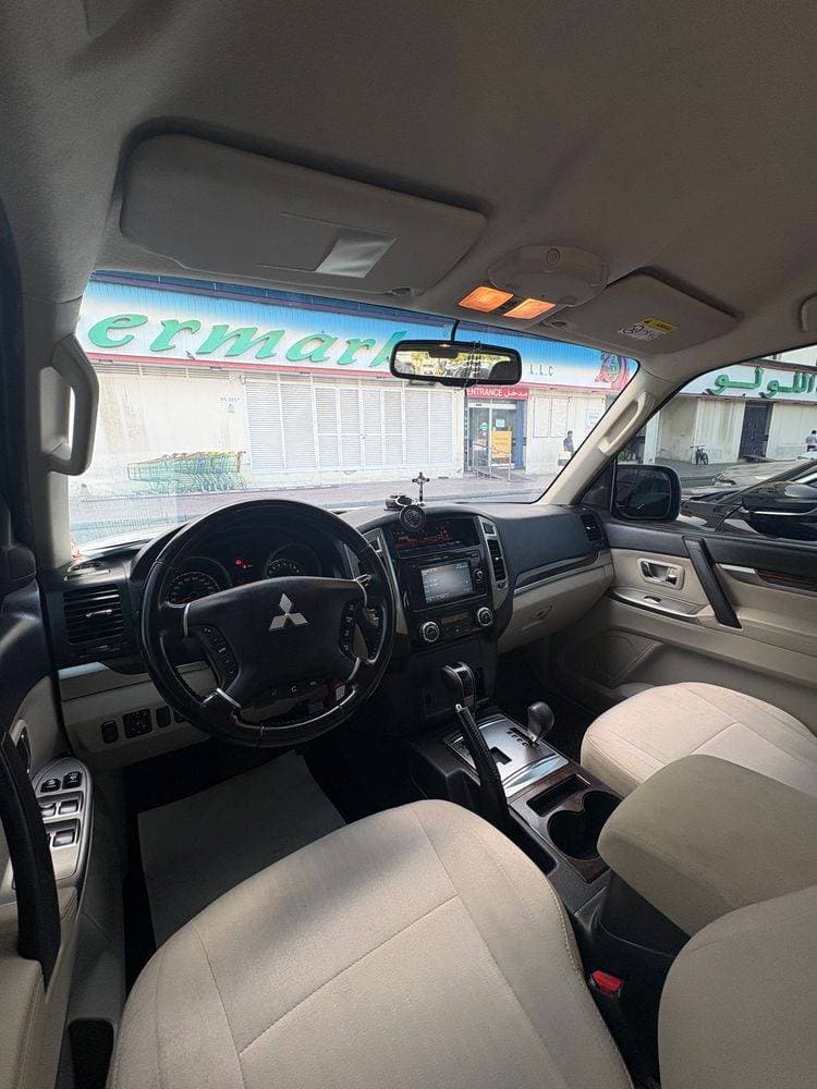 2017 Mitsubishi Pajero thumbnail 5