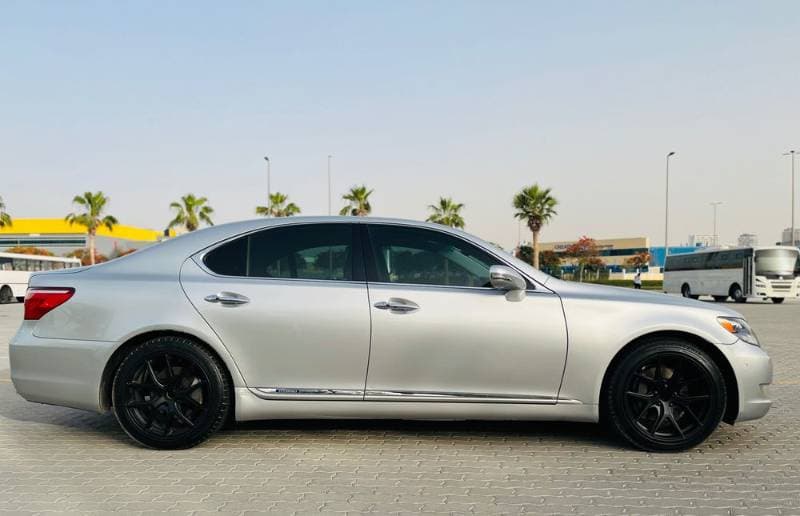 2011 Lexus LS thumbnail 2