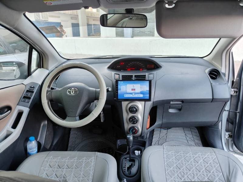 2011 Toyota Yaris thumbnail 2
