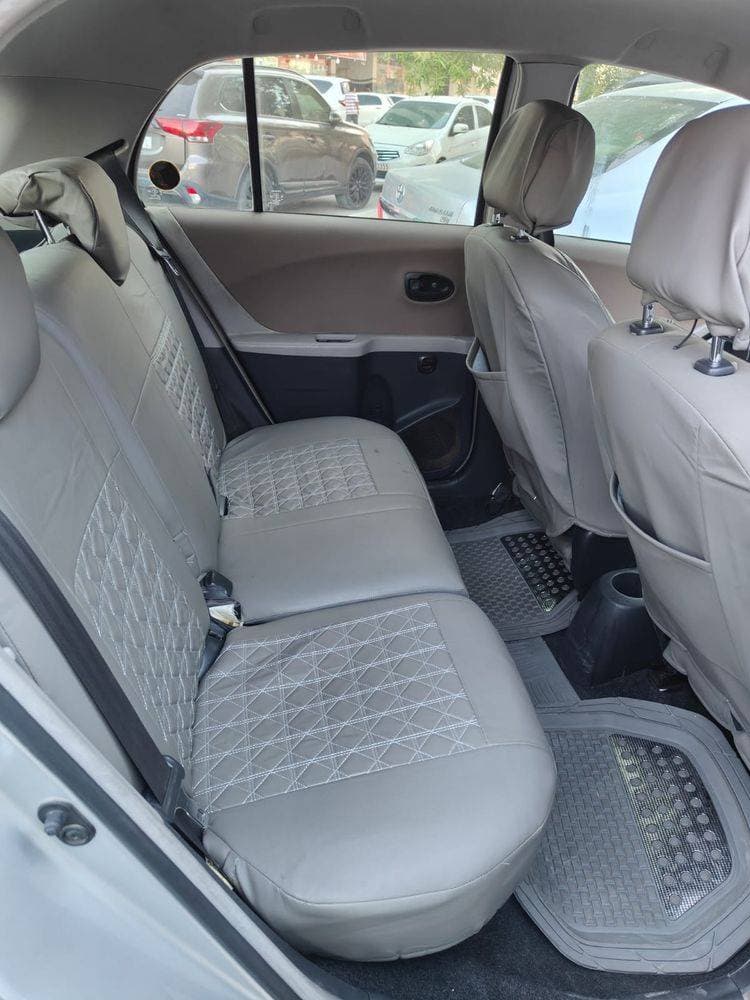2011 Toyota Yaris thumbnail 3