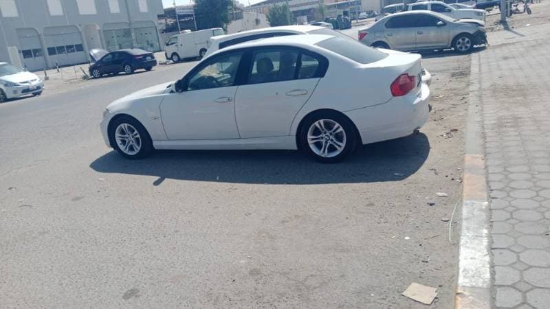 2011 BMW 3 Series Sedan thumbnail 3