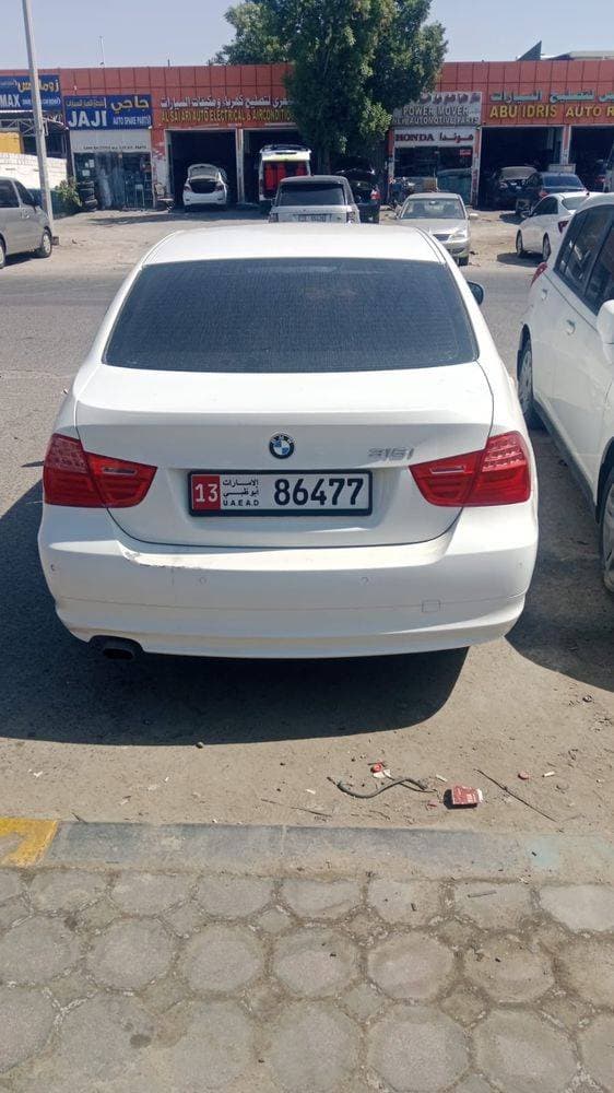 2011 BMW 3 Series Sedan thumbnail 2
