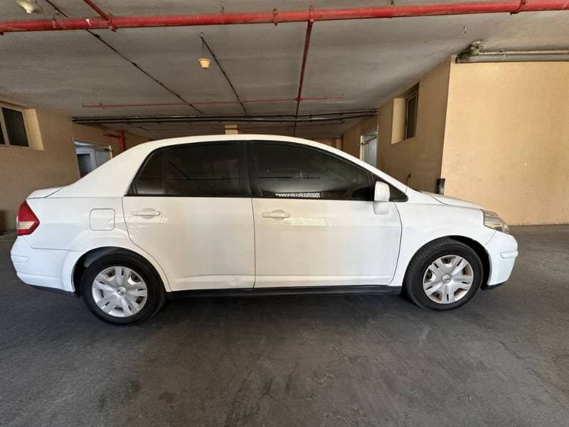 2012 Nissan Tiida thumbnail 3