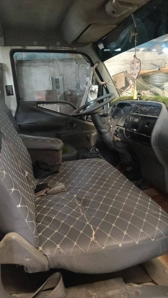 2004 Mitsubishi Canter thumbnail 2