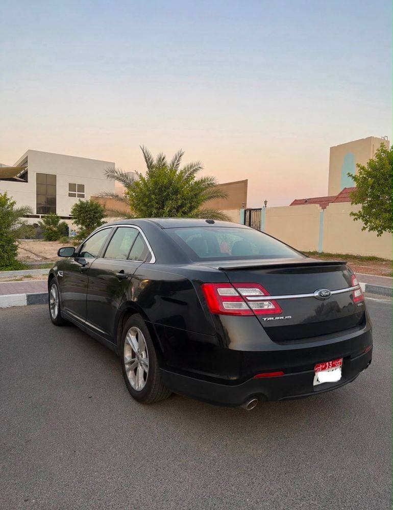 2014 Ford Taurus thumbnail 3