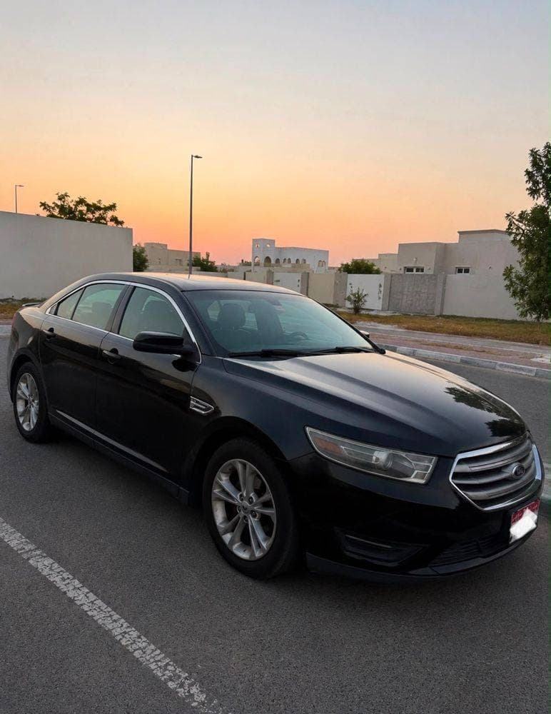 2014 Ford Taurus thumbnail 4