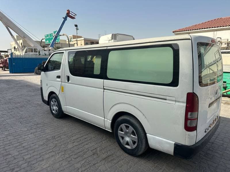 2015 Toyota Hiace thumbnail 3
