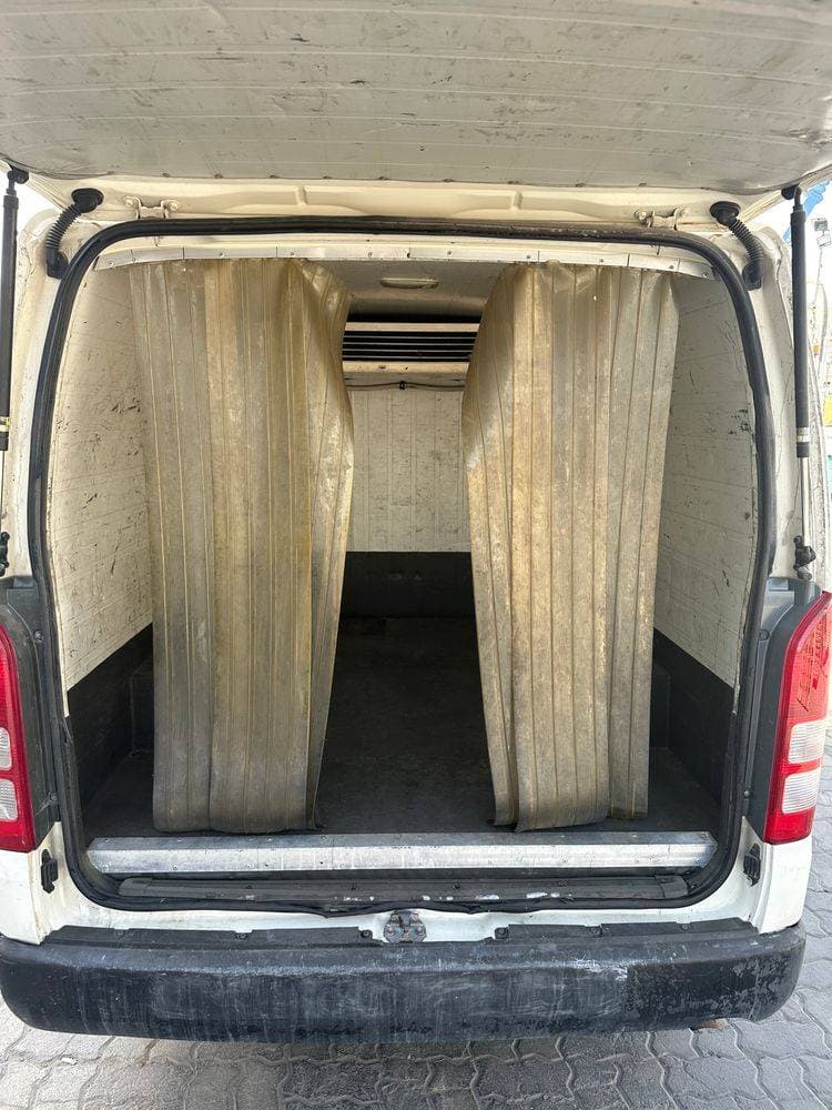 2015 Toyota Hiace thumbnail 5