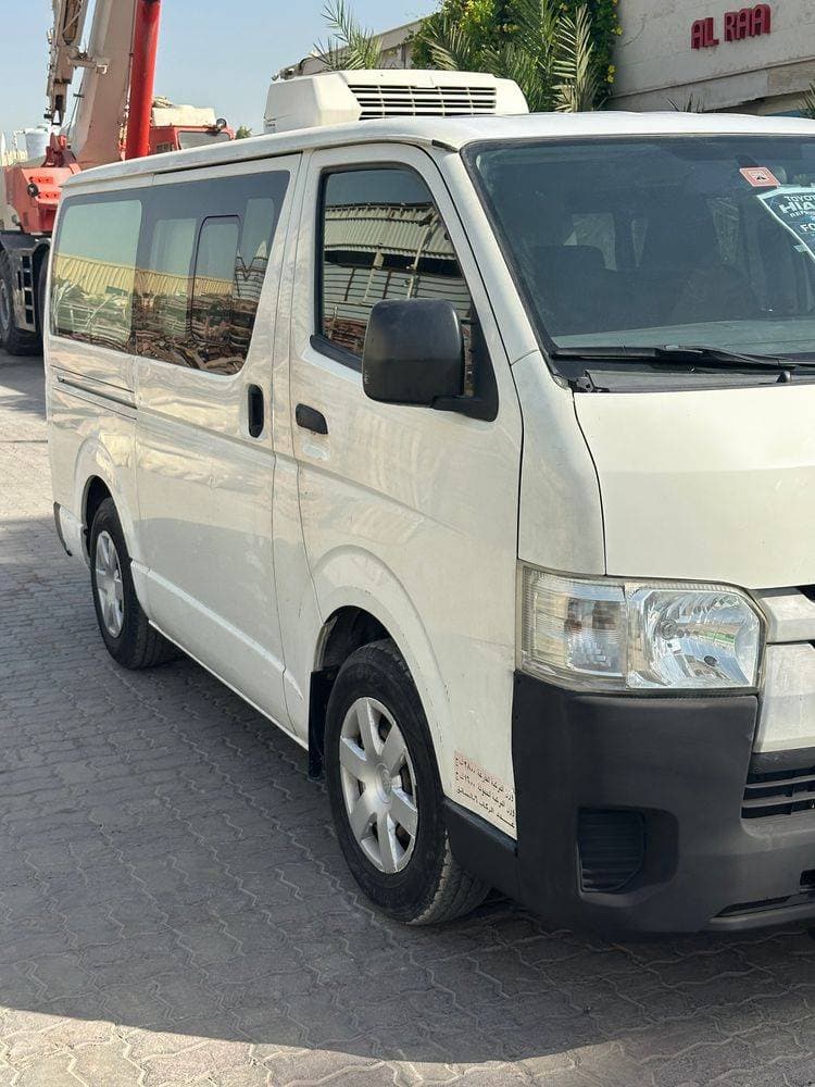 2015 Toyota Hiace thumbnail 2
