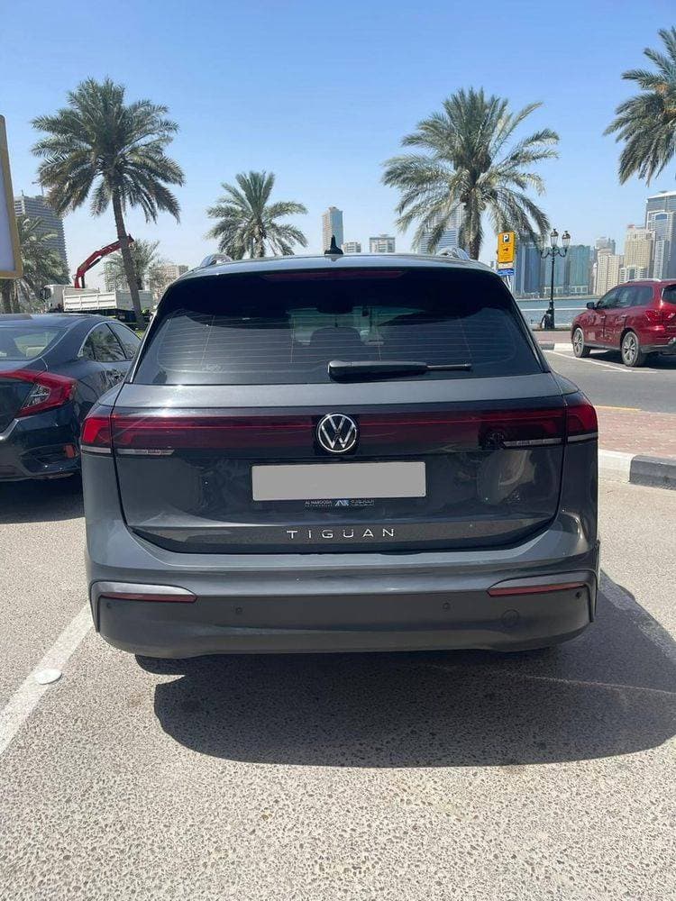2025 Volkswagen Tiguan thumbnail 2