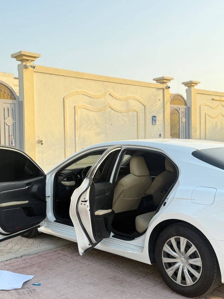2019 Toyota Camry thumbnail 3