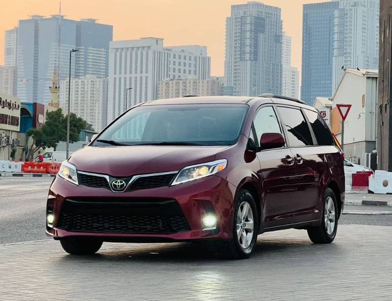 2017 Toyota Sienna thumbnail 2