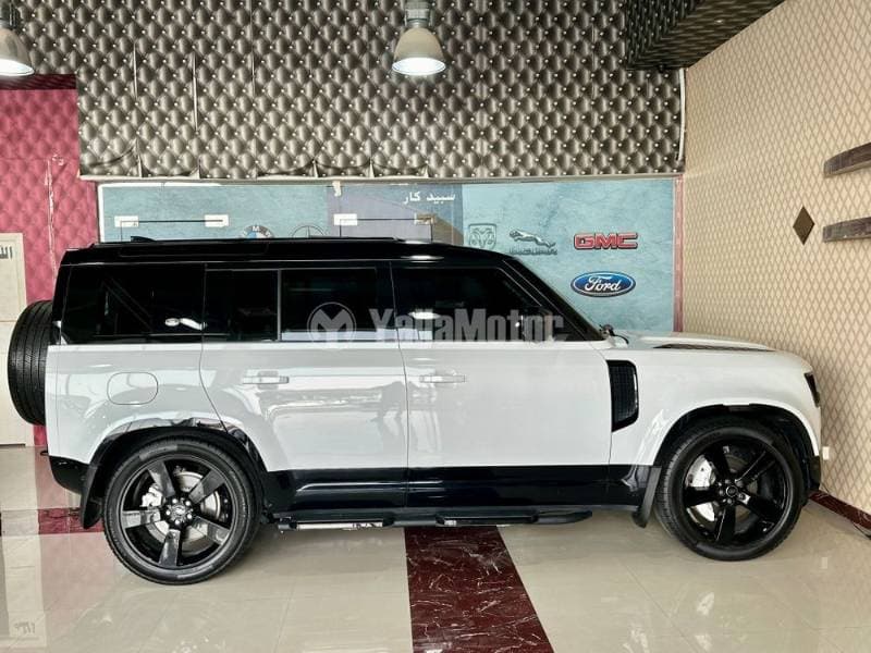 2023 Land Rover Defender thumbnail 7