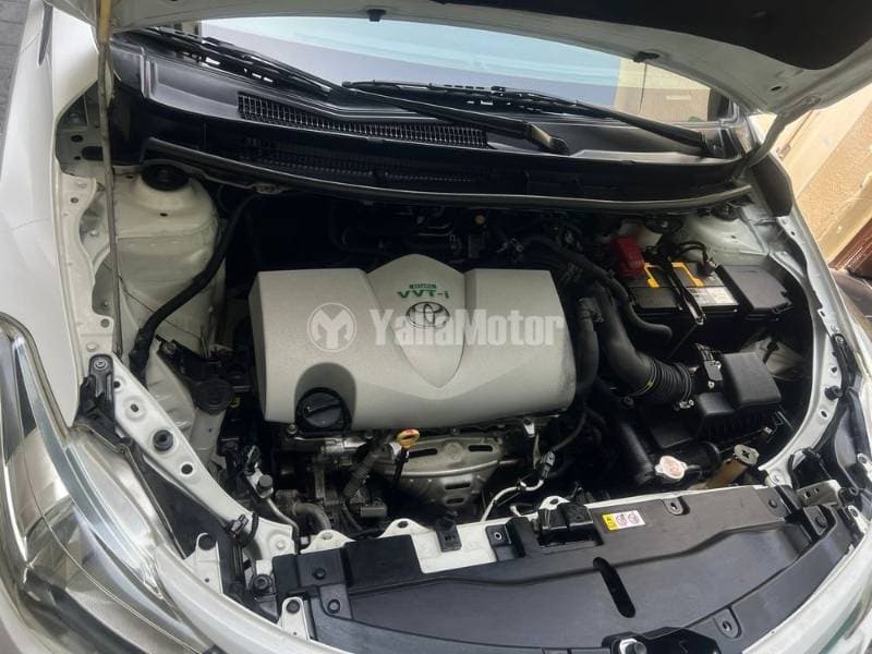 2017 Toyota Yaris thumbnail 3
