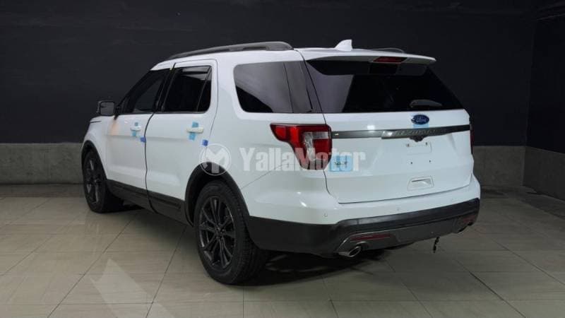 2017 Ford Explorer thumbnail 3