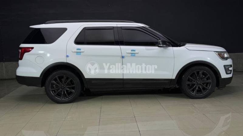 2017 Ford Explorer thumbnail 4