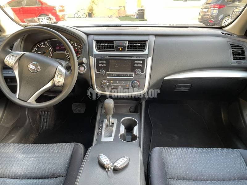 2016 Nissan Altima thumbnail 4