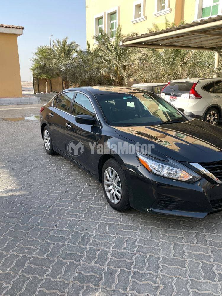 2016 Nissan Altima thumbnail 2