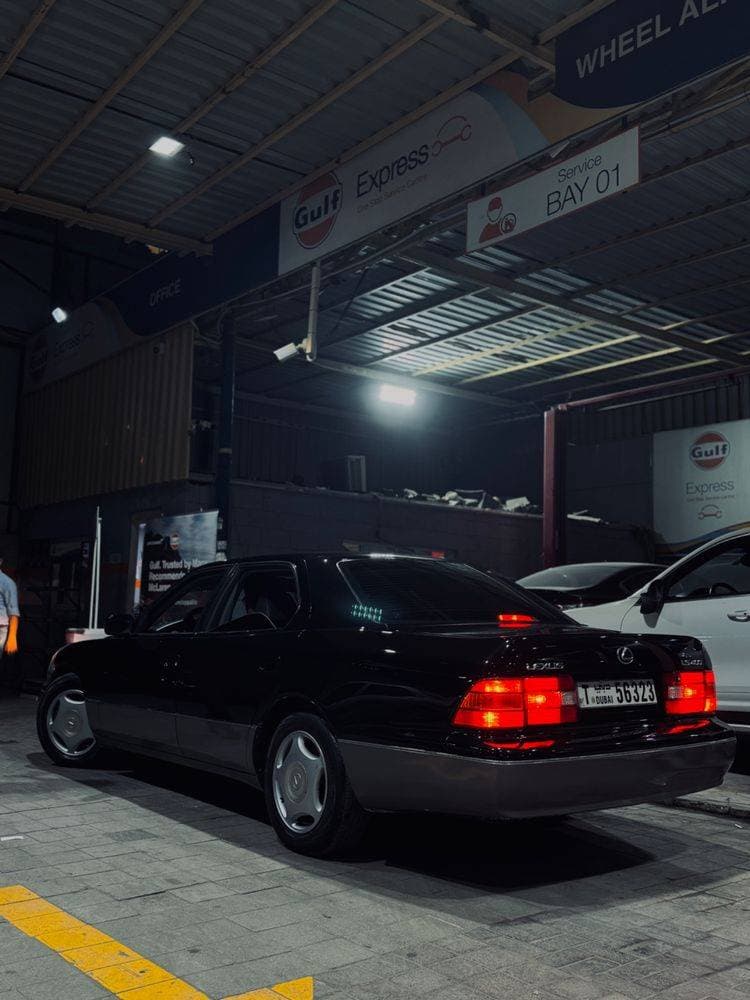 1999 Lexus LS 400