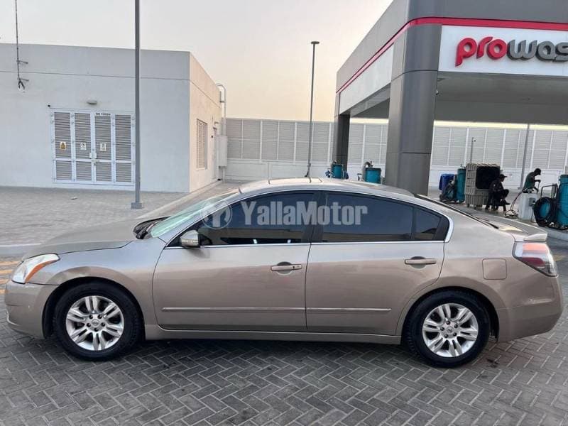 2011 Nissan Altima thumbnail 3