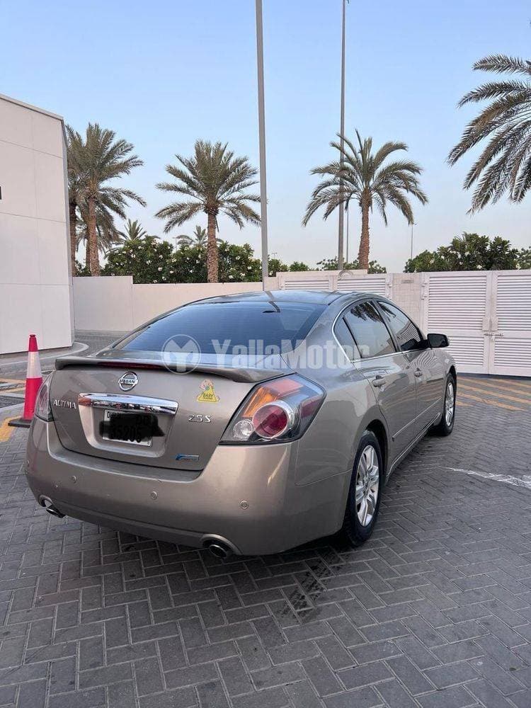 2011 Nissan Altima thumbnail 2