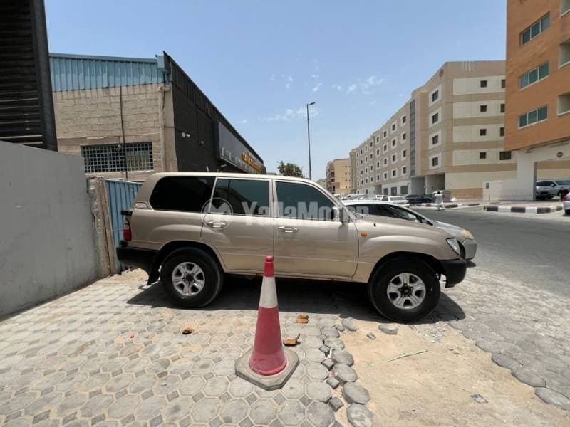 2004 Toyota Land Cruiser thumbnail 3