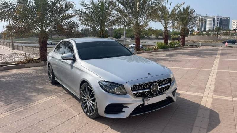 2017 Mercedes-Benz E-Class Saloon thumbnail 3