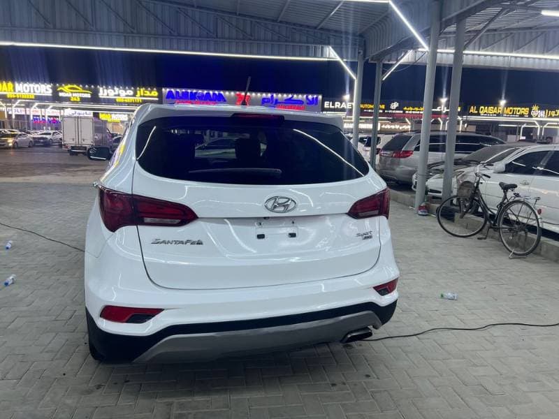 2018 Hyundai Santa Fe thumbnail 3