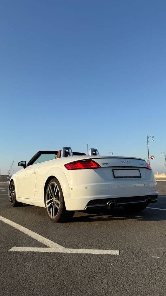 2016 Audi TT Roadster thumbnail 2