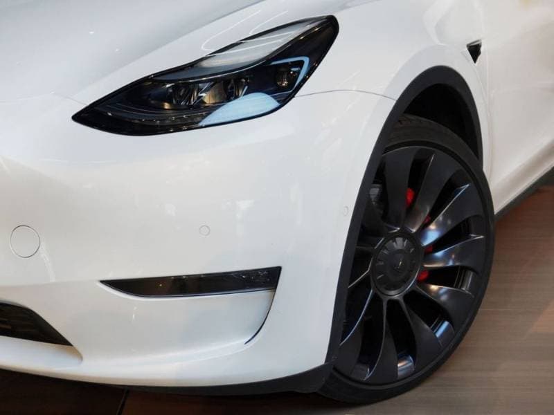 2022 Tesla Model Y thumbnail 2