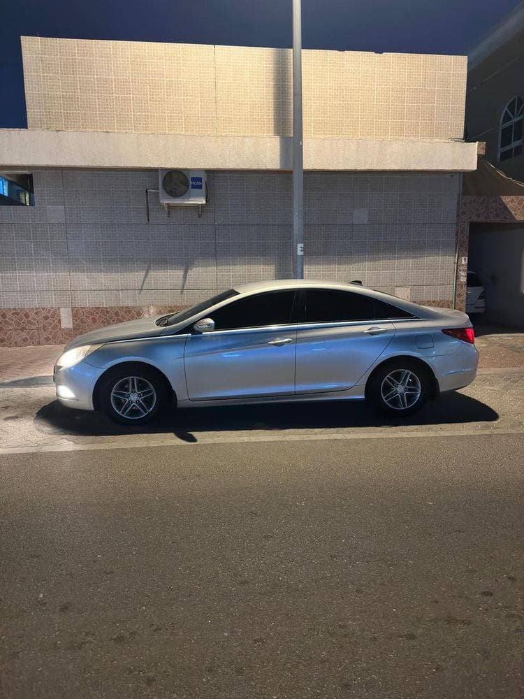2011 Hyundai Sonata thumbnail 2