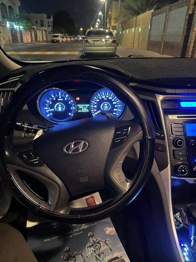 2011 Hyundai Sonata thumbnail 4