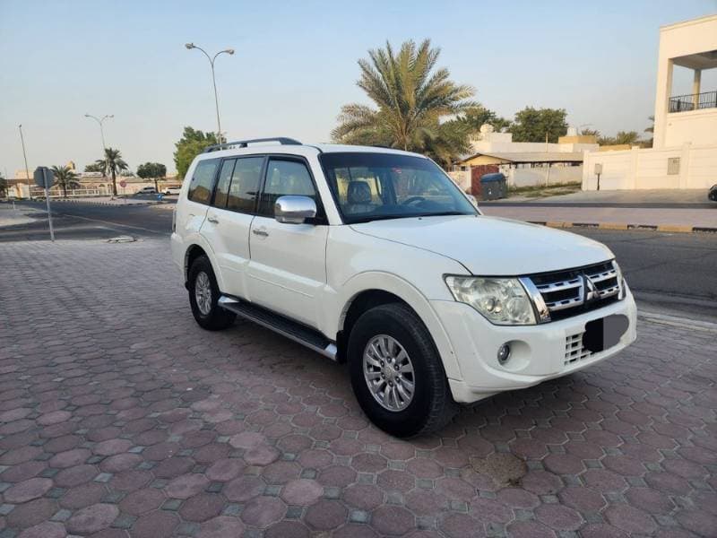 2014 Mitsubishi Pajero thumbnail 2