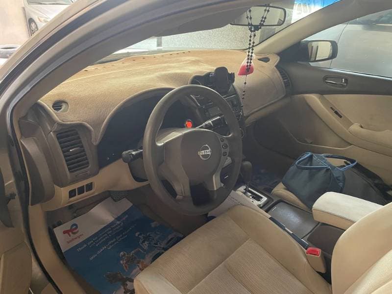 2010 Nissan Altima thumbnail 2