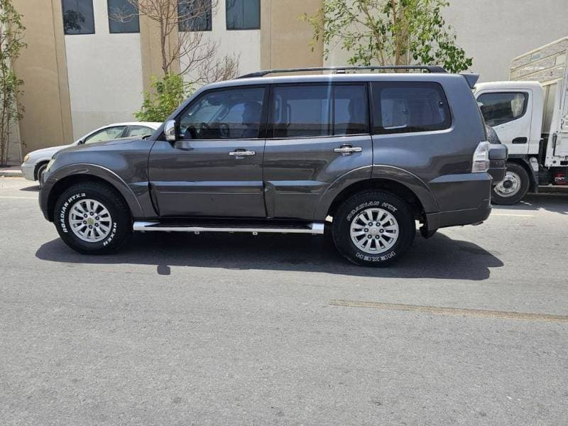 2017 Mitsubishi Pajero thumbnail 5