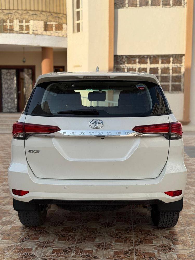 2020 Toyota Fortuner thumbnail 2