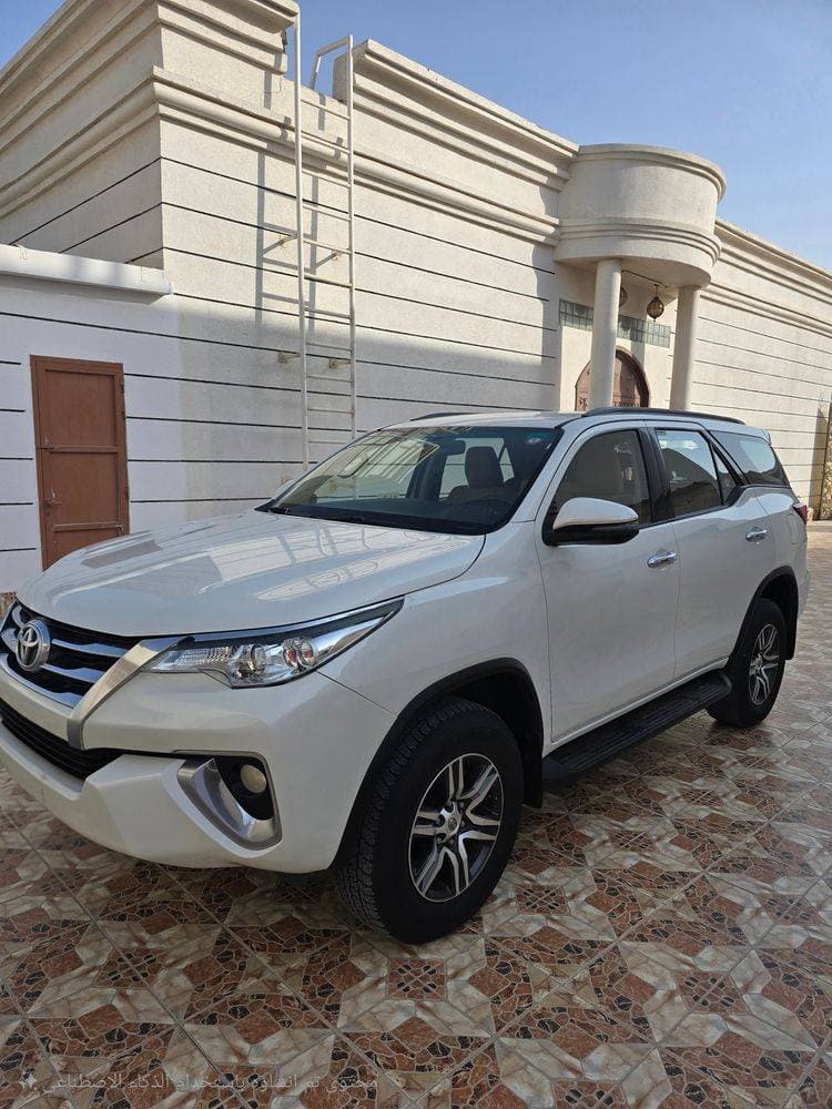 2020 Toyota Fortuner thumbnail 3
