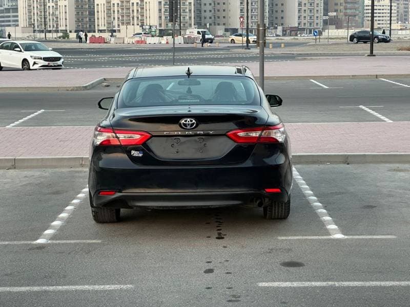 2019 Toyota Camry thumbnail 2
