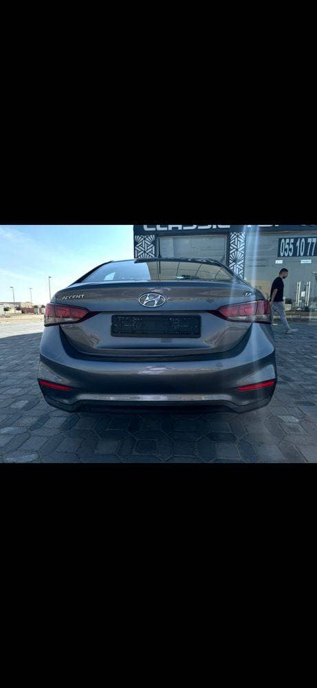 2018 Hyundai Accent thumbnail 2