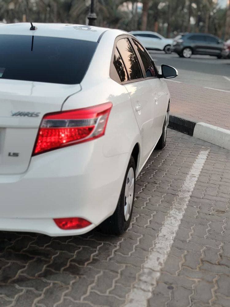 2017 Toyota Yaris thumbnail 5