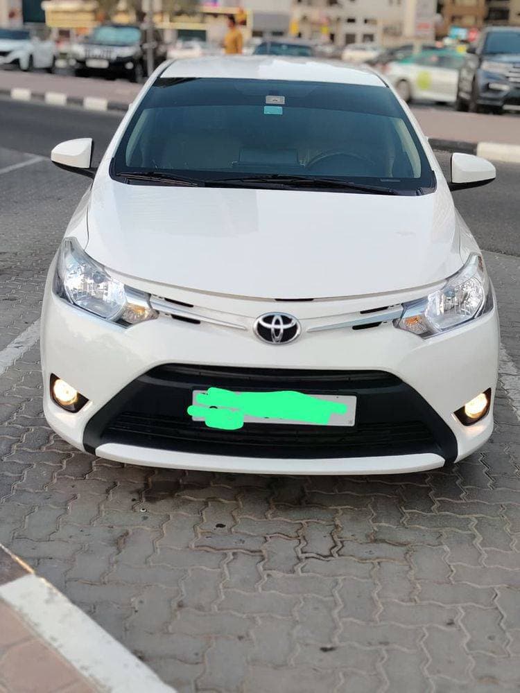 2017 Toyota Yaris thumbnail 4