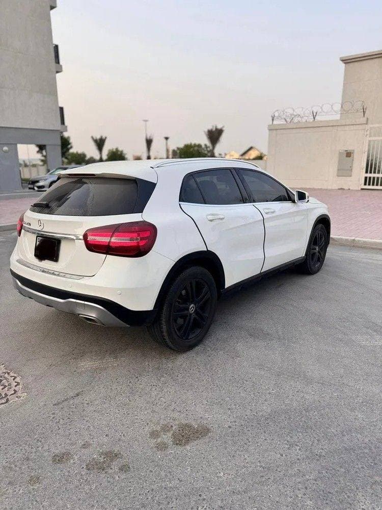 2020 Mercedes-Benz GLA thumbnail 4