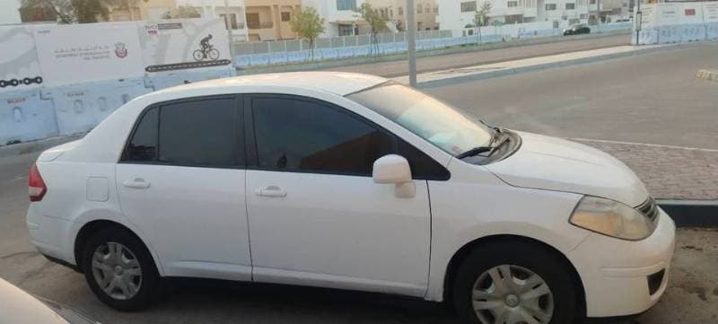2012 Nissan Tiida thumbnail 3