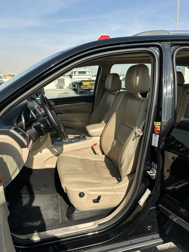 2012 Jeep Grand Cherokee thumbnail 4