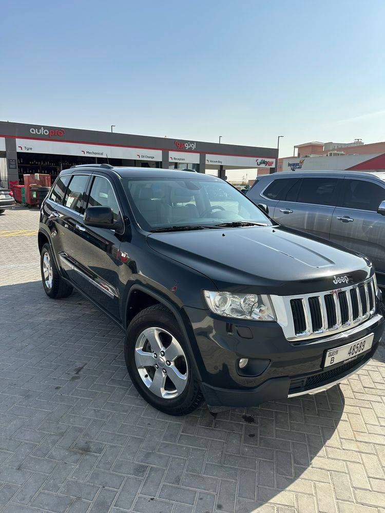 2012 Jeep Grand Cherokee thumbnail 3