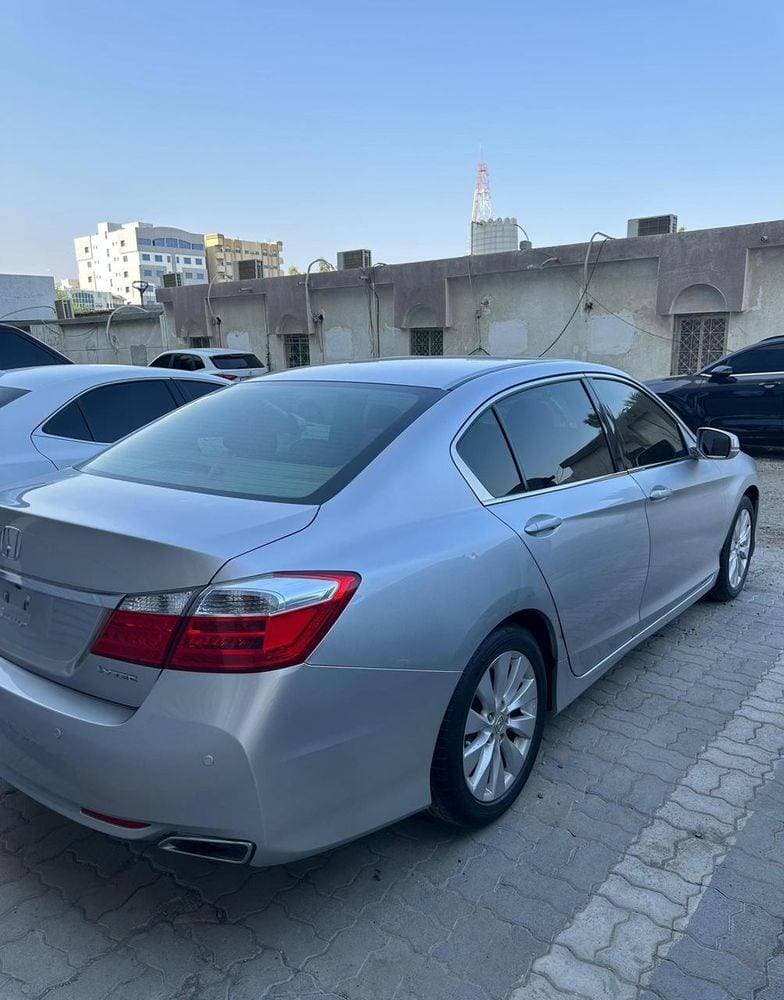 2015 Honda Accord thumbnail 2