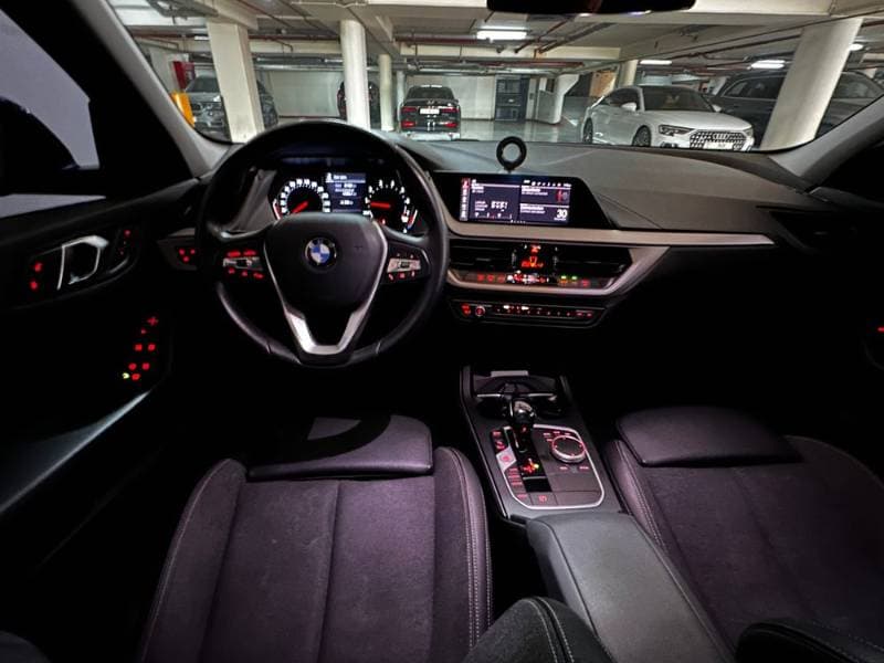 2021 BMW 1 Series Hatchback thumbnail 2