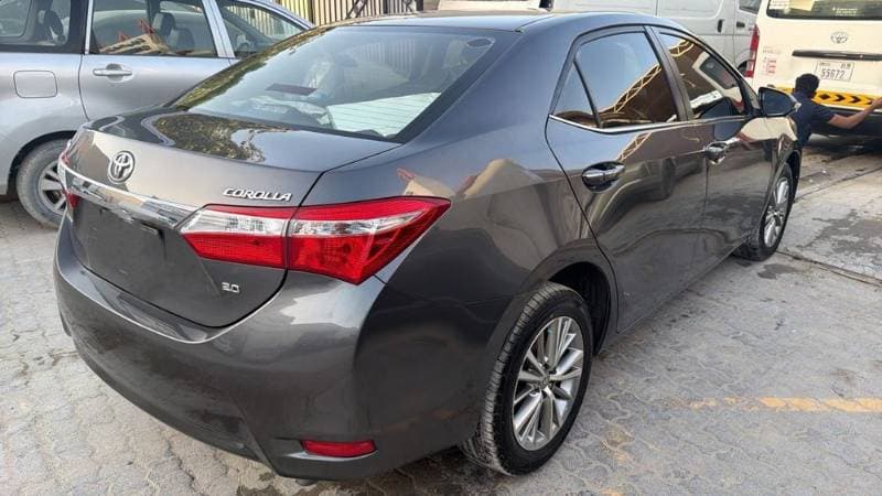 2014 Toyota Corolla thumbnail 3